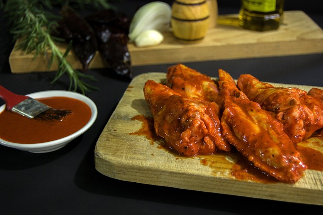 how many carbs in buffalo wing sauce