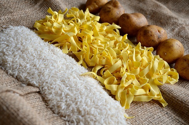 how much carbs to eat to lose weight