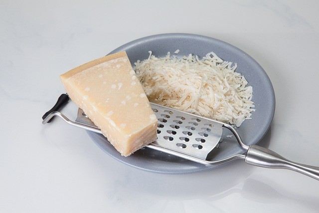 how many carbs are in sliced cheese