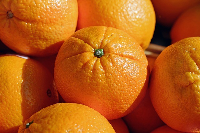 how many net carbs in a orange